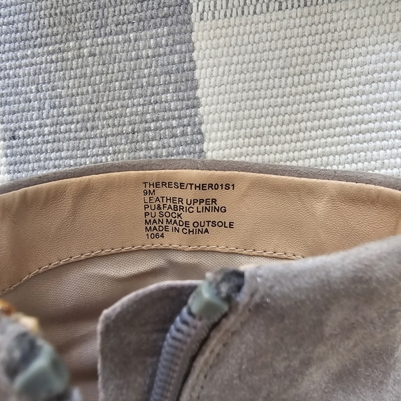 Steve Madden Elegant Gray Suede Ankle Boots Size 9 - Picture 2 of 5